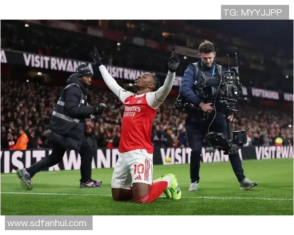 热刺大胜本菲卡4-0上演帽子戏法创造历史冷门瞬间引发全场欢呼