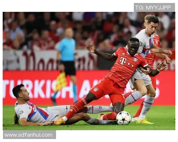 意甲激战：拜仁与巴萨战成平局红牌事件引发全场热议与十大精彩进球回顾